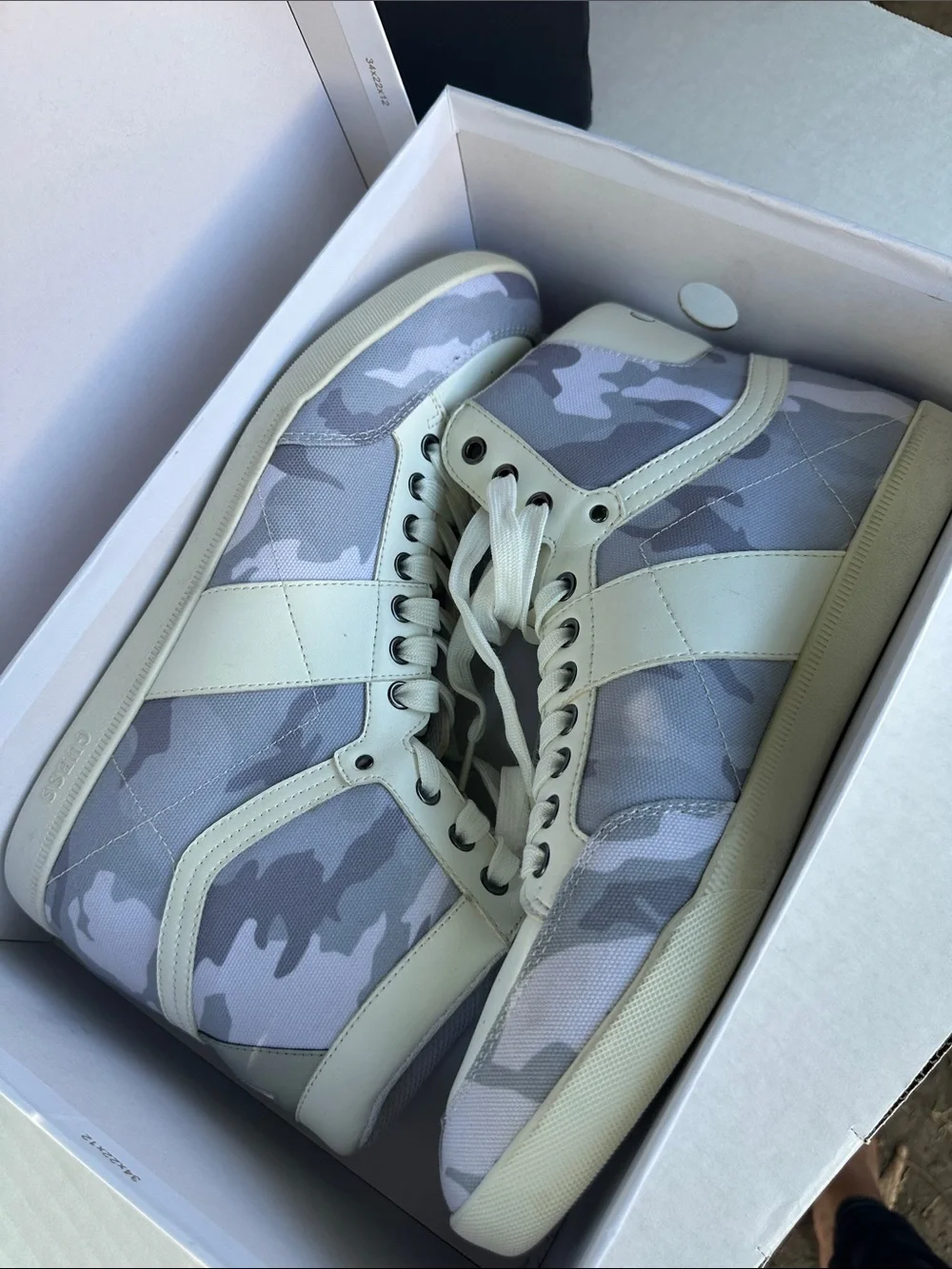 New Guess Men's High-Top Camo Sneakers - White & Light Gray SZ 11